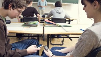 Dürfen Lehrer Handys einsammeln?