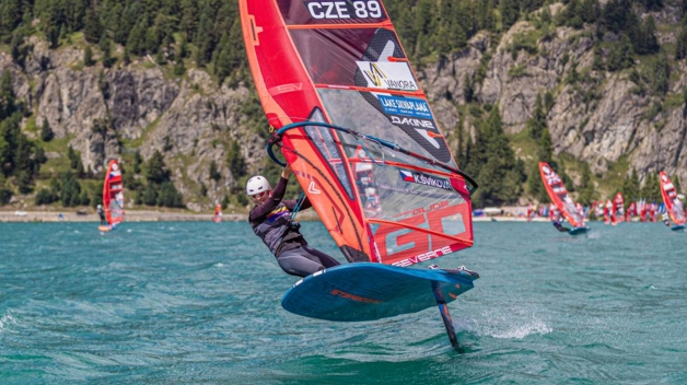 Velkou rychlostí létat nad vodou, to je adrenalin!