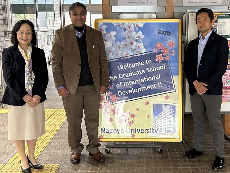 Ravi Lakshmikanthan, MA SID'99, with Nagoya University Dean Aya Okada and Dean-Elect Prof. Yuzuru Shimada