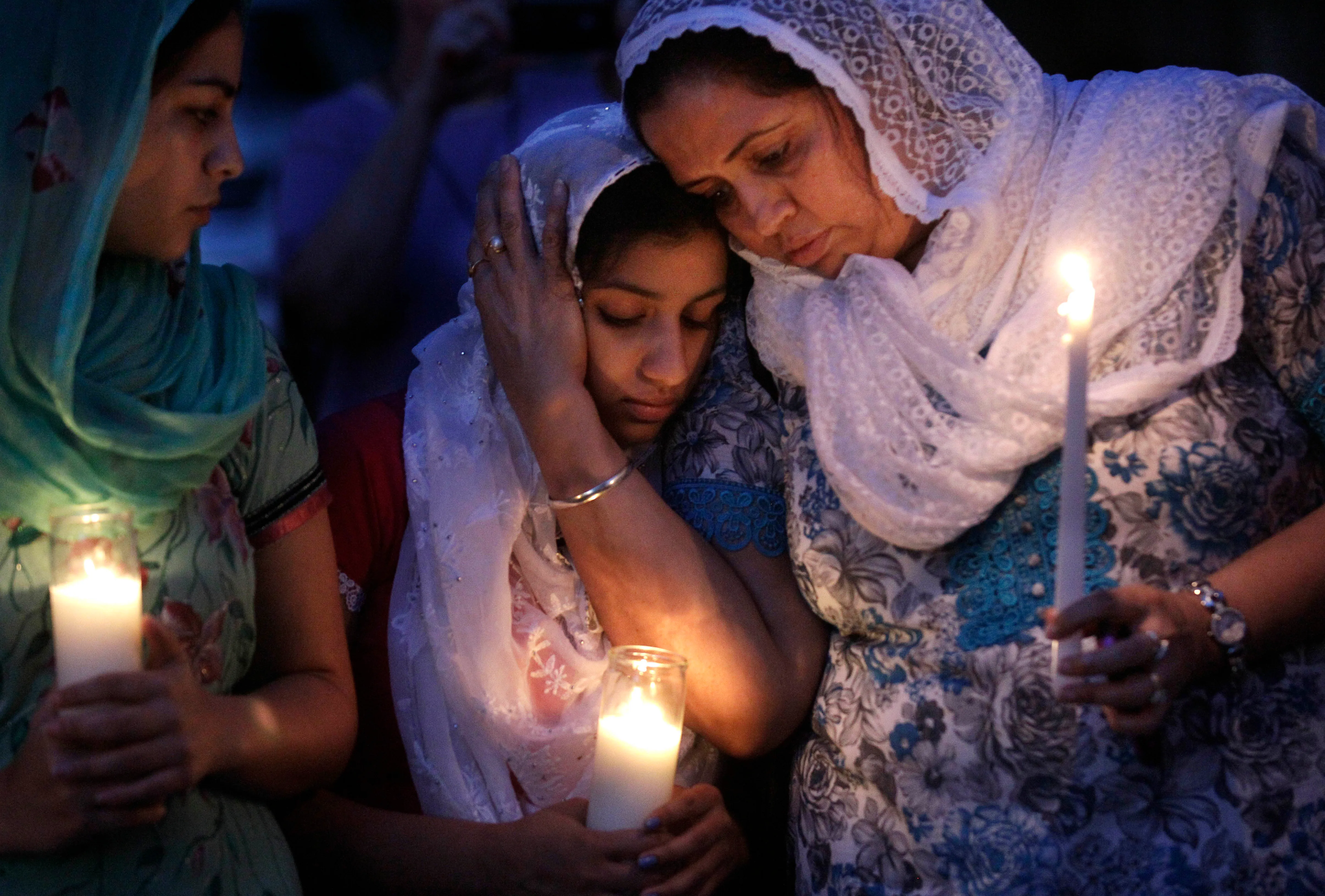 3 Sikh women holding candles.